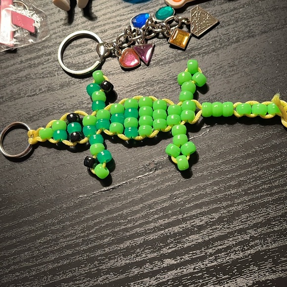 Assorted Key Chains bundle of 8 - Picture 5 of 5